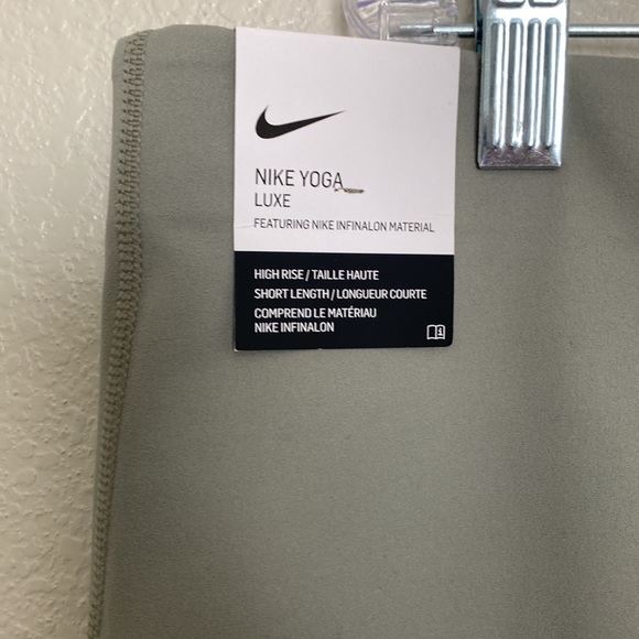 ‼️ONLY 1‼️ Nike Yoga High Rise Short Length Plus Size Short 3X - Picture 3 of 5
